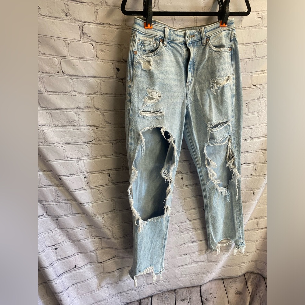 American Eagle Light Washed Comfort Stretch Really Ripped Mom Jeans Women’s 4 - Picture 2 of 12